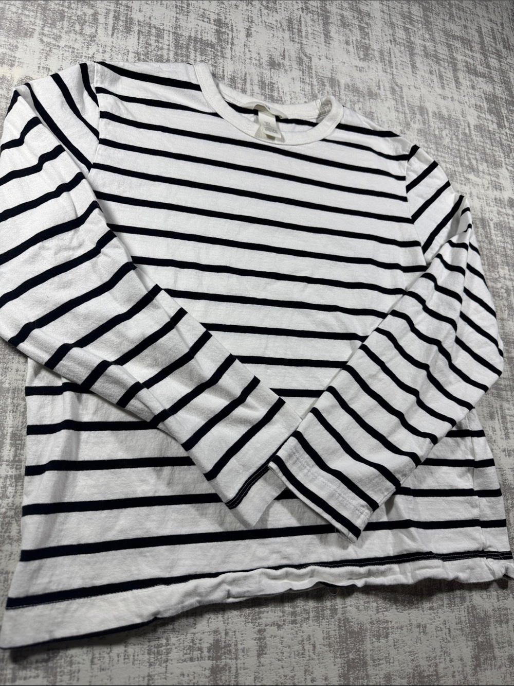 H&M White and Black Striped Long-Sleeve Crewneck Tee Sz M womens 22X19PTP - Picture 4 of 8